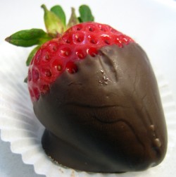 Chocolate Covered Organic Strawberries for Valentine’s!